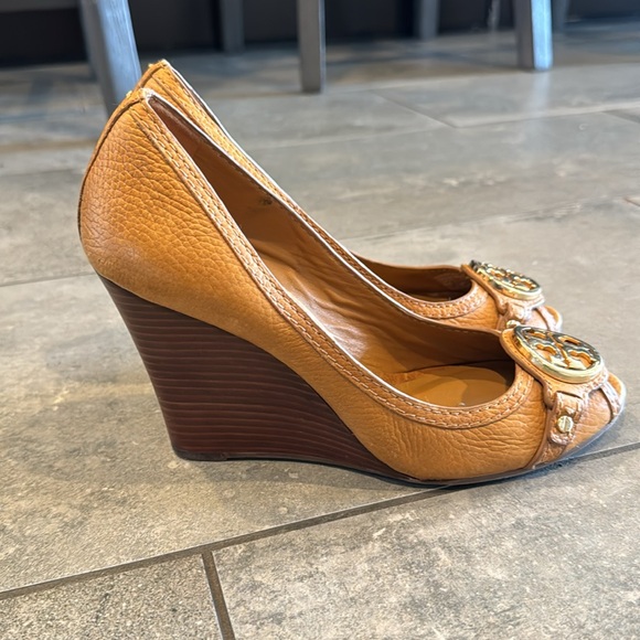 Tory Burch wedge heels, open peep toe. Emblem in great condition. - Picture 6 of 8
